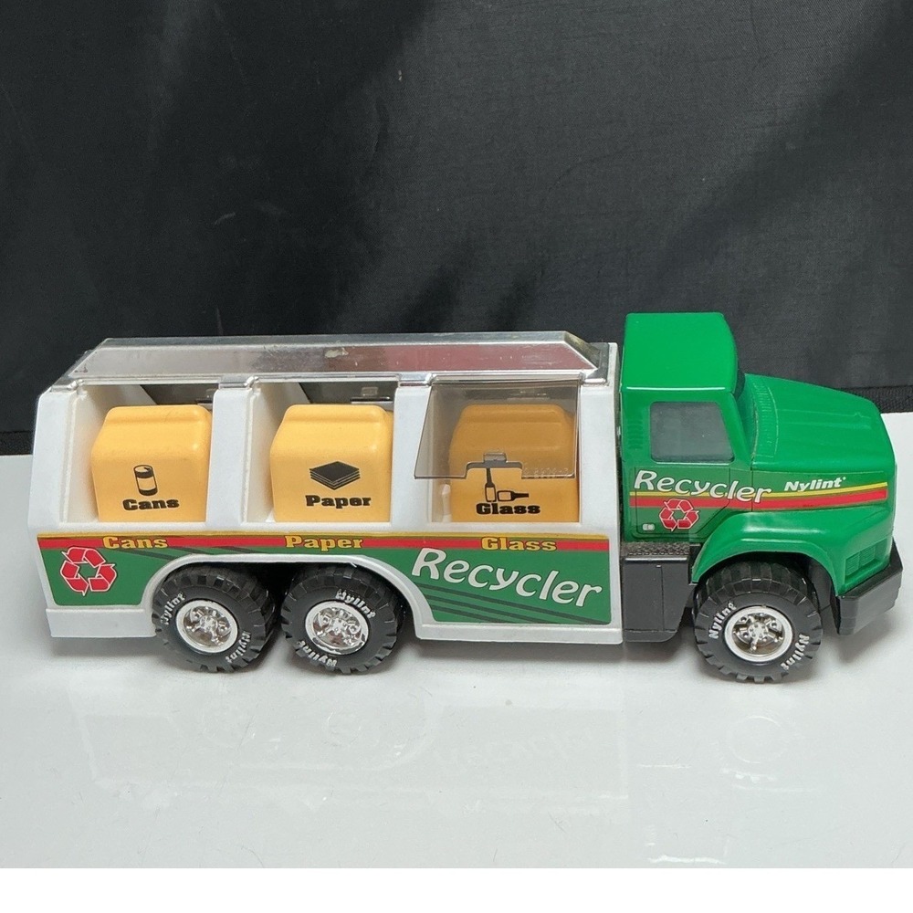 VTG 1993 Nylint Recycler Truck W. Some Accessories Missing 2 Windows